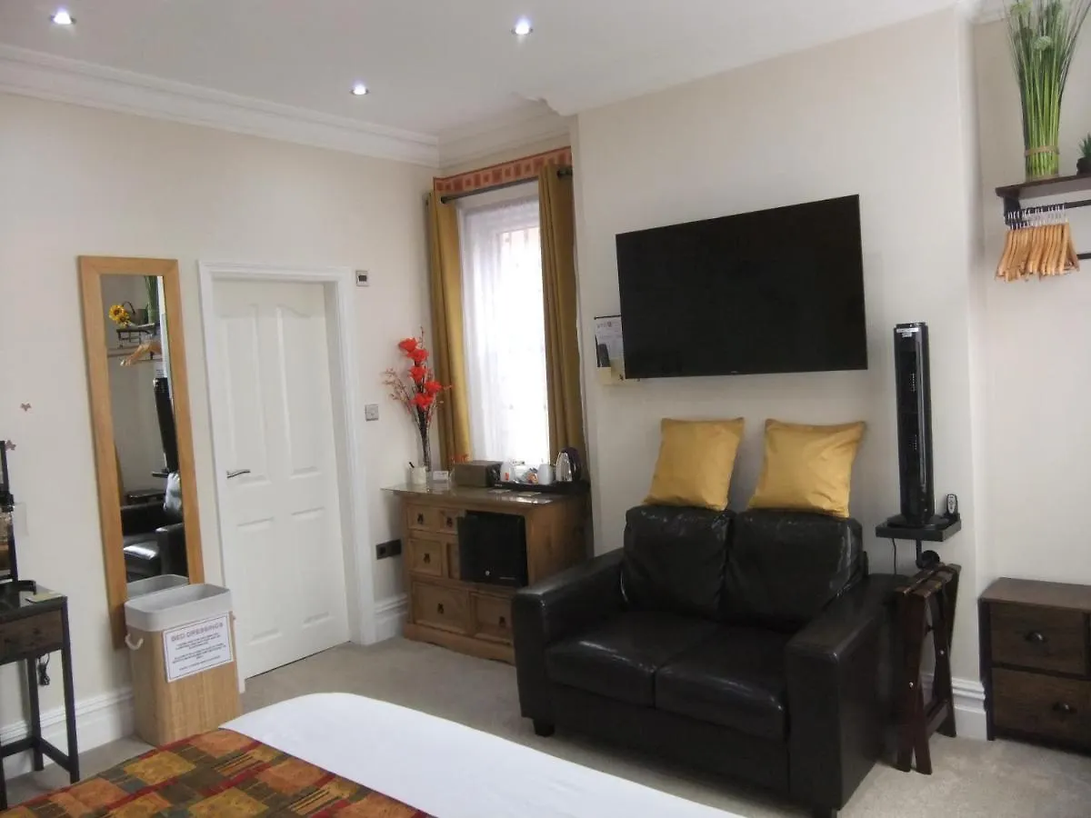 ***** Bed & Breakfast Fourrooms - Couples Only Blackpool Regno Unito