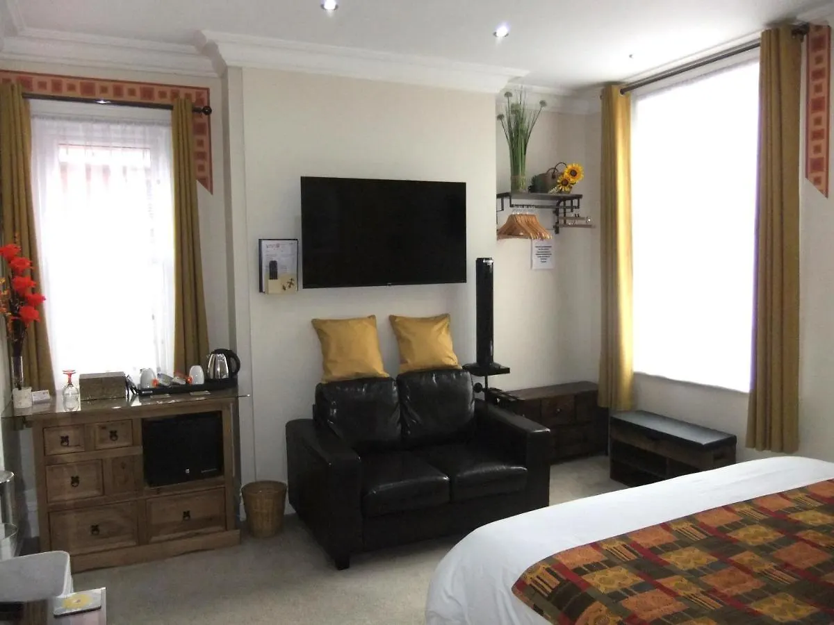 Bed & Breakfast Fourrooms - Couples Only Blackpool