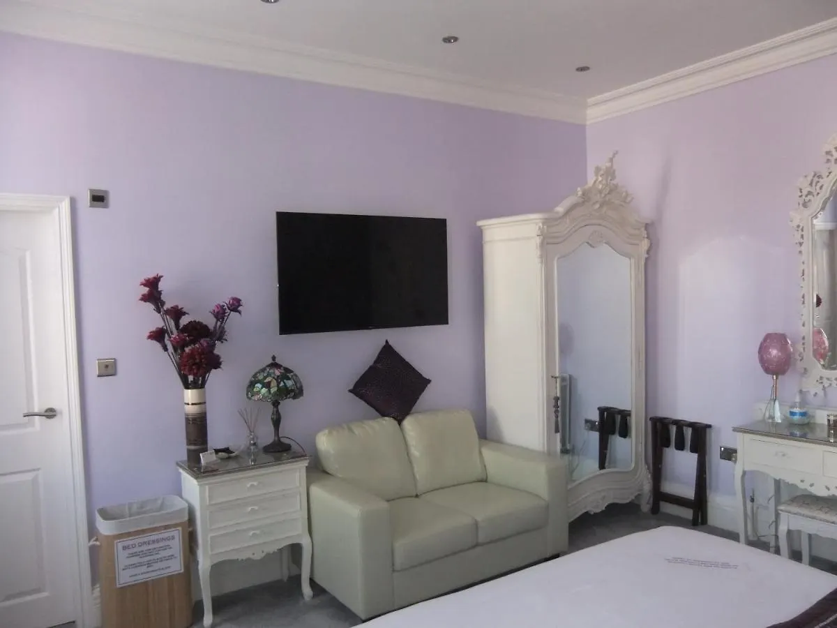 Bed & Breakfast Fourrooms - Couples Only Blackpool