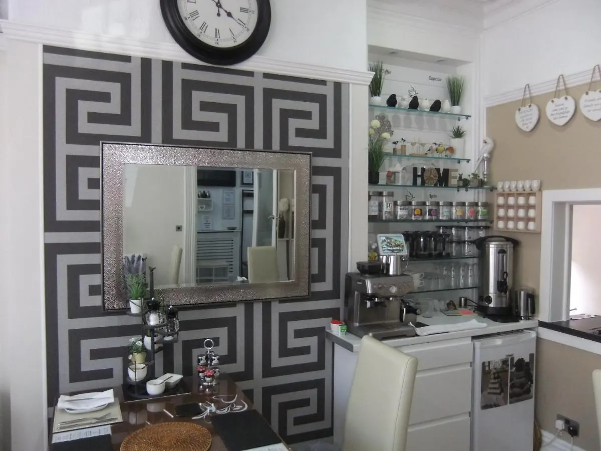 Bed & Breakfast Fourrooms - Couples Only Blackpool