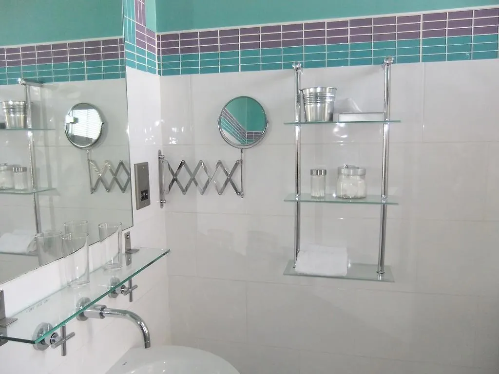 ***** Bed & Breakfast Fourrooms - Couples Only Blackpool Regno Unito
