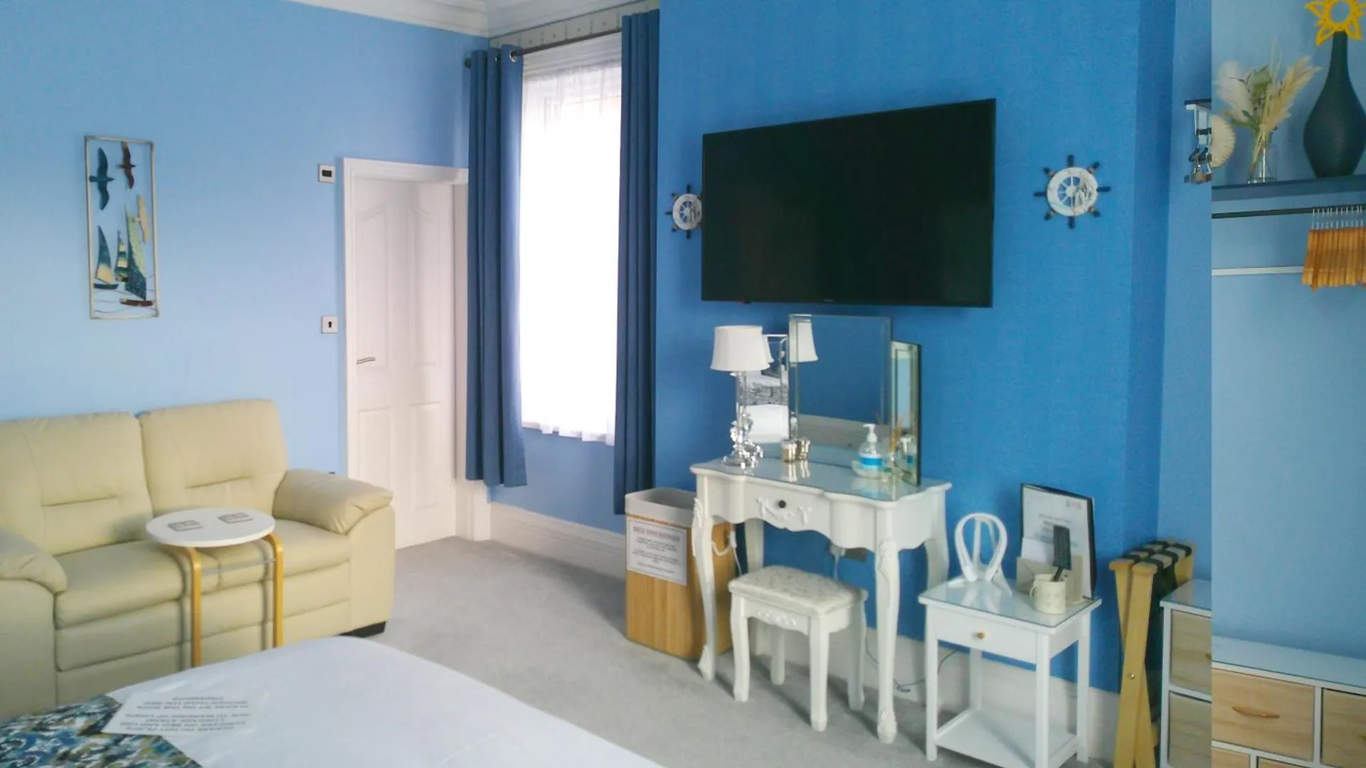 Fourrooms - Couples Only Blackpool Bed & Breakfast